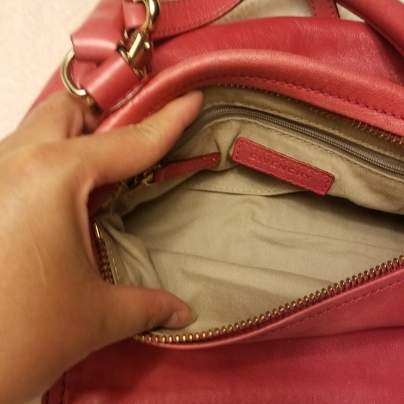 Givenchy medium Pandora handle bag in pink - Picture 8 of 8
